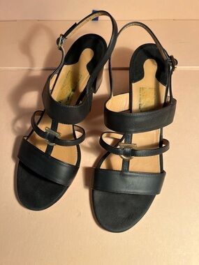 SALVATORE FERRAGAMO heels size 9